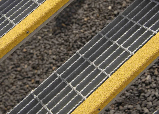Walkway Setara Kuning Nosing Hot Galvanized Steel Grating 30x5mm 30x100cm