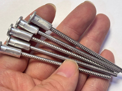 Isolasi CD las pin bimetal untuk pembuatan atau perbaikan kapal